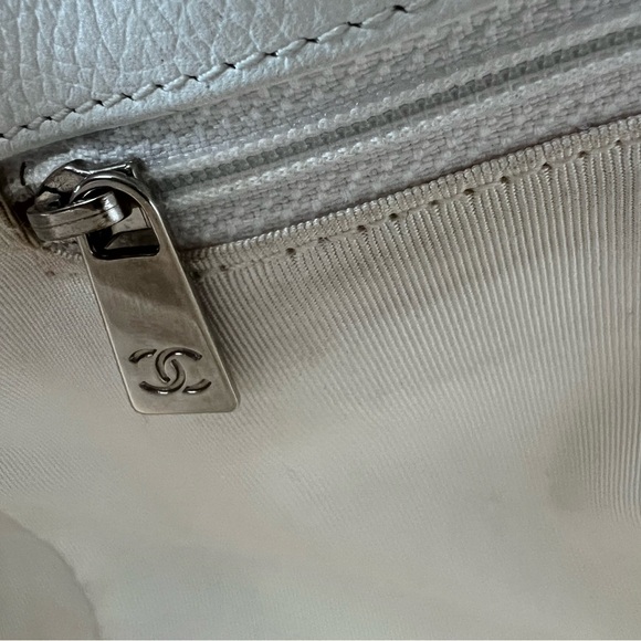‼️👜Chanel Executive White Leather - Women👜‼️ - Picture 12 of 16